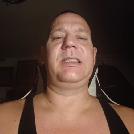 KIdoh556's profile picture. I'm from Lexington Kentucky I was born in the '80s I have one daughter and a grandson and I'm mama's boy