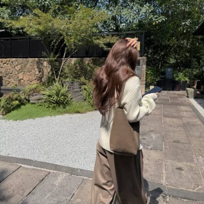 ArroyoBonney's profile picture. Jewelry Designer 💎  Transforming life's challenges into wearable art |Proudly divorced and embracing new beginnings 🌺