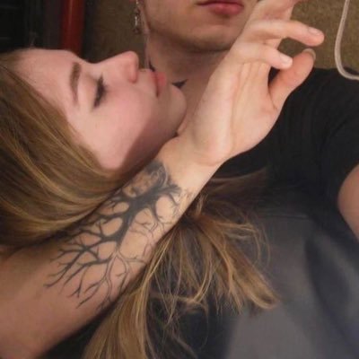 Florisexdoheinz's profile picture. menina risonha que ri e sonha. 🌸 | poucas ideia, to cheia de ódio. 🤬 | fã do Luan Santana. 🩷