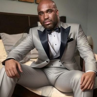 EyemCuhming's profile picture. 