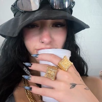 kik1nha's profile picture.
