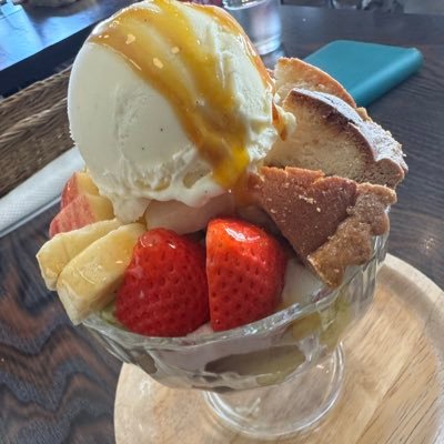 3Ov6fIa5d0vpSft's profile picture. スイーツデコ✱スイーツデコをメインにハンドメイド作品を作成しております、25歳♀です！ 制作中の作品や、完成品をお客様に宣伝していきます✨ イヤリング・ピアスは押し花やメタリックをメインに使用して行く予定です。ハンドメイド歴2年くらい🍀Minnehttps://minne.com/ 模作や転売はお控えください。