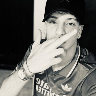 thomiamica's profile picture. 👾😴