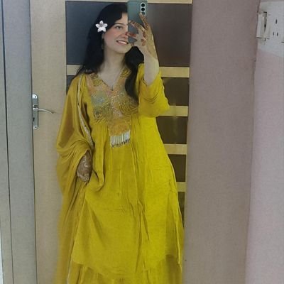 hiidevvii's profile picture. hearts as false as stairs of sand.