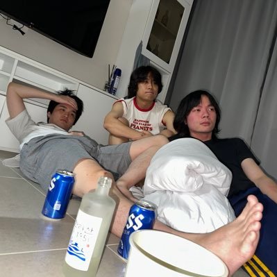 undo_sh's profile picture. 투데이올드스니커즈 노래하는 심도언