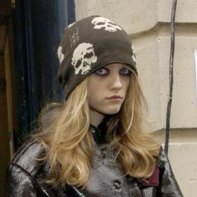 zkenzaaaz's profile picture. pure heroine                                              ✟ 🪽🖥️