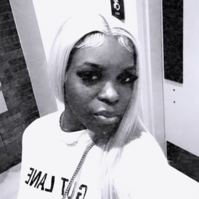 estnov14_'s profile picture. 