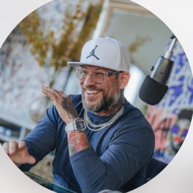 BLicthenwalner's profile picture. Host of "breakup season " podcast
