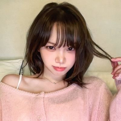 kimchaewonpics's profile picture. first pics account for izone and le sserafim’s kim chaewon #김채원