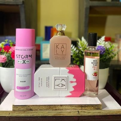 oniperfume's profile picture. We deal in various kinds of perfumes, body sprays, perfume oils and jewelries. What are you waiting for?slide into my dms🌚.  BTW,delivery is nationwide.