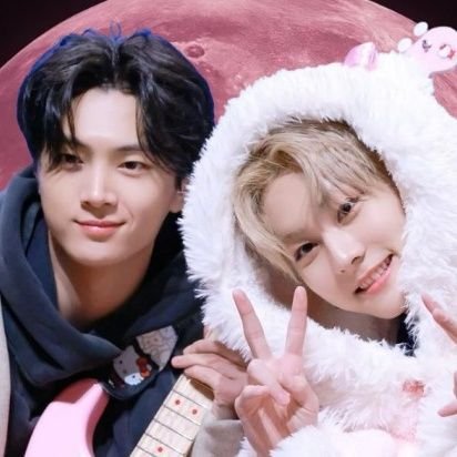 jywonlib's profile picture. meowz popper🐈🐈‍⬛ |  jay also loves jungwon very much 🤝🏻 🎸 is important but 🐈 is more important || https://t.co/Vt6mMXeVBJ