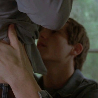 lililavinila's profile picture. building up like waves; crashing over my grave - TS