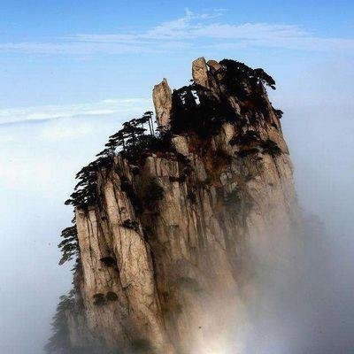 jlucasm582's profile picture. Candle flicker reading nook.