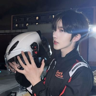 StormCkm_26's profile picture. No tengo miedo de que la tormenta me aleje del amor...🌪️🌧️
#Bonoh🌪🌧
#BabyFeat🌫🌬
#ZonZon💙🧡