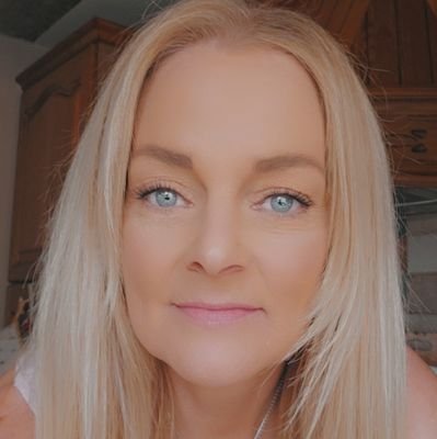 emsy77's profile picture. Always comment honestly! Whether it be TV or film il be honest! My bio coming soon! 327 shows per week.. And counting #lovetv #jobofferswelcome