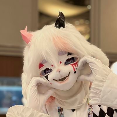 Carnester1's profile picture. 장난을 좋아하는 양 카네스터 / 너드남? 블랙 재규어 쿠로