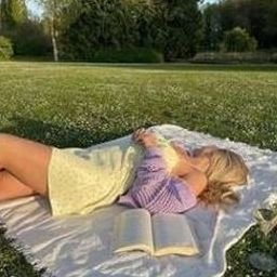 Yteevou885's profile picture. 