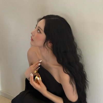 ningyizuor's profile picture. the siren of soft charm and quiet fire