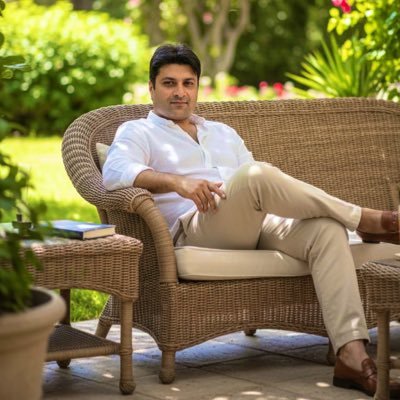 bmwayy's profile picture. کہنے کو ساتھ اپنے اِک دُنیا چلتی ہے