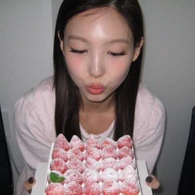 dolchesht's profile picture. im probably smoking …