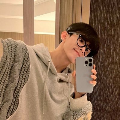 _niaarchives's profile picture. reading account ni niaganda