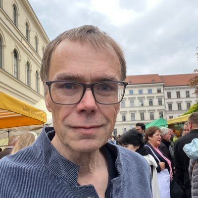 Wolwo's profile picture. Hier: Kommunikation, Musik - überwiegend privat ;-)