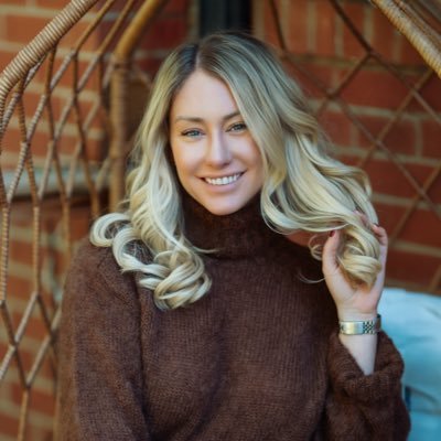 MadisonwinterTo's profile picture. Girl next door, 80's rock lover, dog-mom, avid traveller 🇨🇦  
Available in Toronto, for now…. ✈️