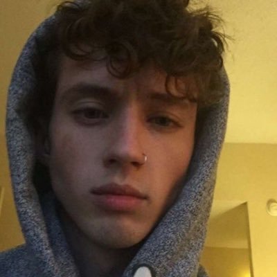 sivsie's profile picture. no, im not dyslexic, this is my name. im the government secret. || im mostly shitposting