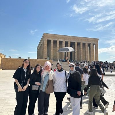 fatmacelik46's profile picture. 🇹🇷📚Eğilip bükülmeden, kafası berrak bir şekilde, kendinden emin, kalın vurgularla “net” olabilen insan