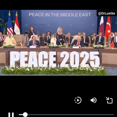 MucchrChris's profile picture. Vater-Mutter-Kind-Familie
Mann-Frau 
Meinungsfreiheit Artikel 5 GG
Für Demokratie und Freiheit 
Retweet, Like und teilen bedeutet nicht automatisch Zustimmung.