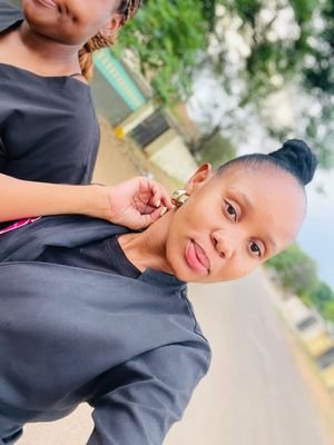 khumo_p7642's profile picture. Don't think too hard, just have fun with it 😋