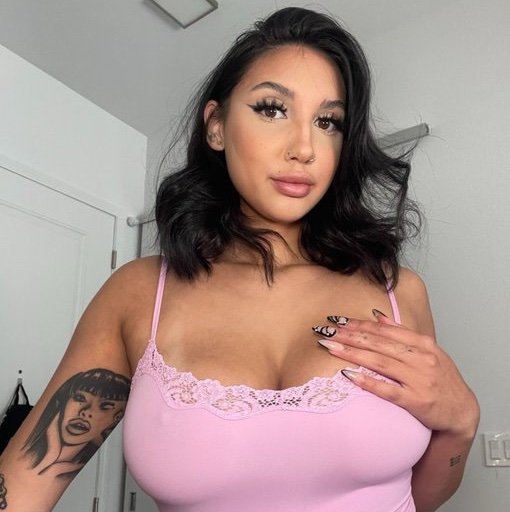 EllaSophiaz9's profile picture. 