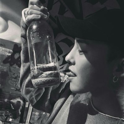 jiyongfodao's profile picture. Gdragon disputando comigo pra ver quem é mais embaçado