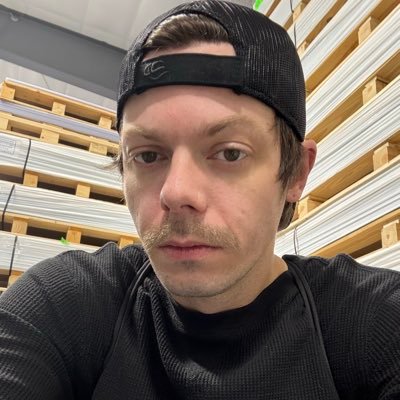 VictorByaruse's profile picture. doubting everything and nothing, simultaneously.