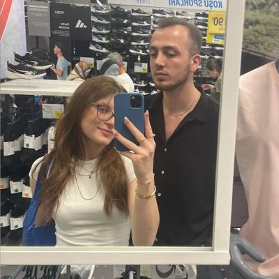 zeybyrktrr's profile picture. yalnız değilim, tek başımayım 𓆩🫀𓆪                                   
üzgün tweetler atıyorum diye üzgünüm sanmayin