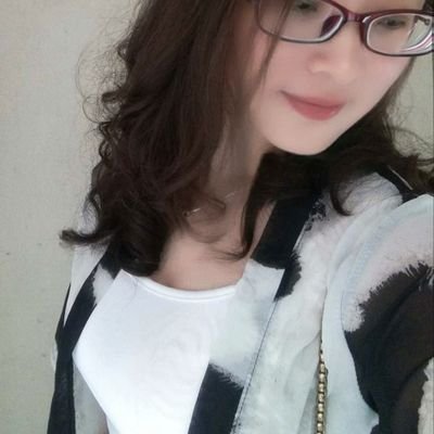 surenshaofujie's profile picture. 🌹🌹只是一个俗人，已婚，年愈三十，爱唠叨，爱爱爱嘻嘻😁❤️❤️想聊天交流私信转Q或V，还有福利🛩️群