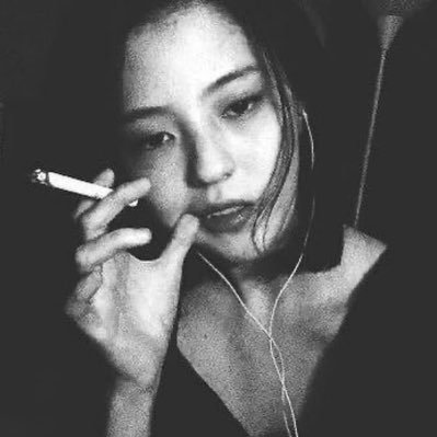 xexosohe's profile picture. I write in shadows, where truth and tragedy hold hands beneath candlelight. #dewtee #teedew