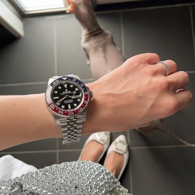 khan98582323's profile picture. 一つ一つの高級時計は、時間と工芸の完璧な融合です。複雑な機械構造から精緻な外観デザインに至るまで、すべてのディテールには職人の情熱と知恵が込められています。ロレックスの卓越した精度から、パテック・フィリップの贅沢な洗練、オーデマ・ピゲの革新精神、バシュロン・コンスタンタンのクラシックな伝承に至るまで、これらのブランドは