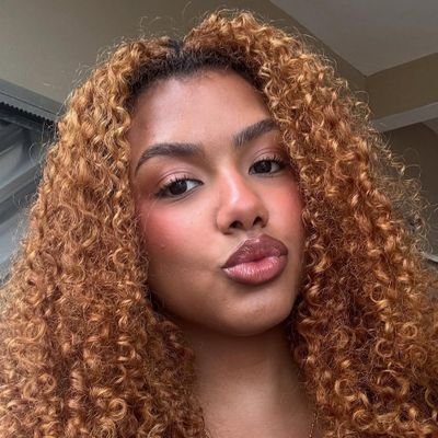 Malya_F's profile picture. 