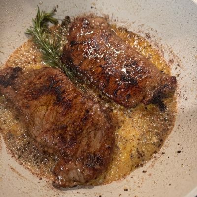 jusssbre's profile picture. Food. Life. Love.