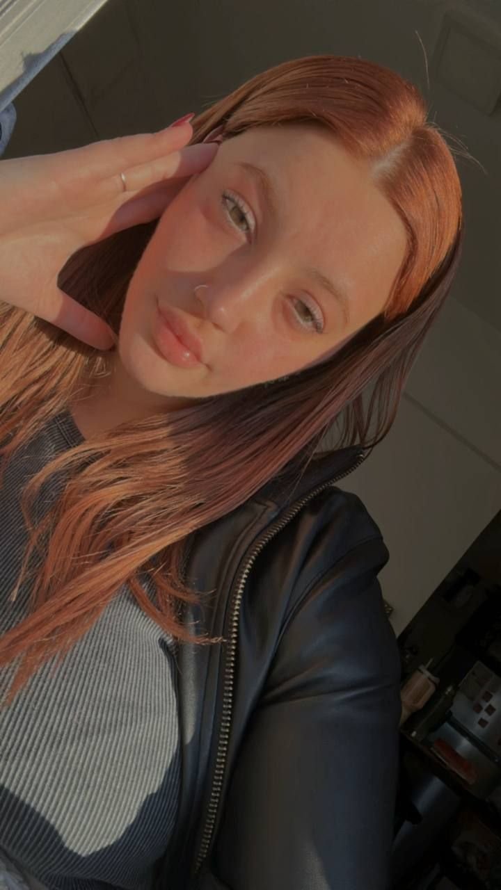 icXdRuSiLlA's profile picture. helo 
nineteen female 
◦ 
new profile
down to meet
new besties
n stuff
to talk to