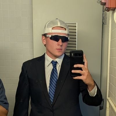 Pro_Girl_Kisser's profile picture. 19
Retired Gamer
🏐⚾