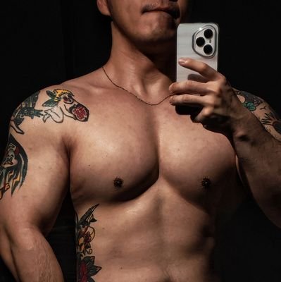 zippoo13's profile picture. 私信照片
性癖是大🦶大🍆阳具崇拜