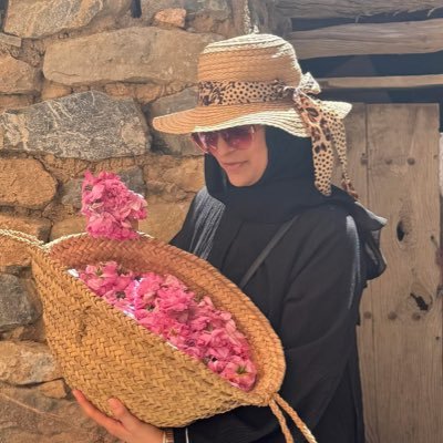 HayatAlyaqout's profile picture. ‌•كاتبة كويتية• درستُ العلوم السياسية، والإنكليزية، وعلوم المكتبات، ووقعتُ في غرام اللغة العربية• صدر لي 17 كتابا• مدرس مساعد أول في @dist_KU‌