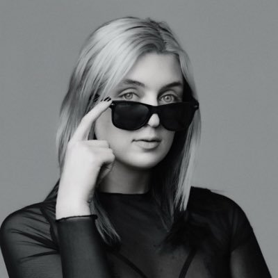 faceless_costtv's profile picture. Books | K-Pop | Cosplay | Twitch Streamer   (Sorry there’s a lot of K-Pop here)