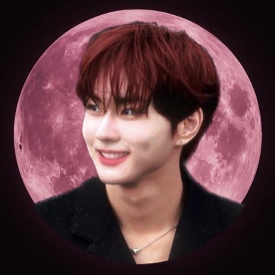 strawberrrywon's profile picture. i concur 🐣