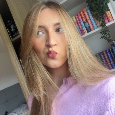 markruffaloTD's profile picture. reading romance and complaining