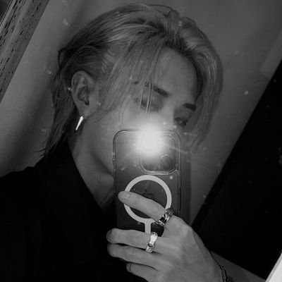 MikroXphoria's profile picture. ᴀʟʟ ᴏғ ᴛʜɪѕ ɪѕ ɴᴏᴛ ᴀ ᴄᴏɪɴᴄɪᴅᴇɴᴄᴇ |She/Her | 25