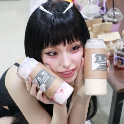 yejibit's profile picture. singing in the rain 🫧