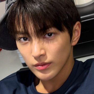sudtxkeonho's profile picture. @sudtxseonghyeon